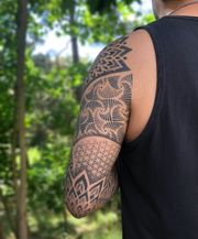 Healed flower of life tattoo pattern. Geometry halvsleeve tattoo